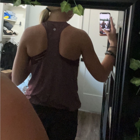 Lululemon, activewear, build in bra - Picture 4 of 4